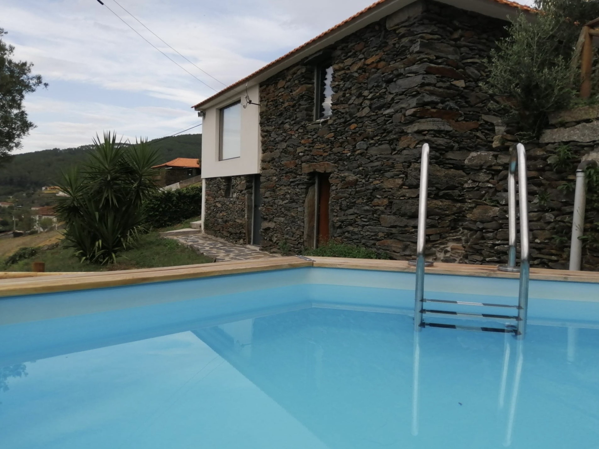 Piscina com vista para o vale